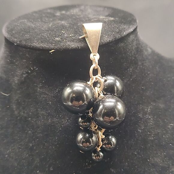 Sterling Silver And Onyx Graduated Spheres Pendant - Picture 3 of 3